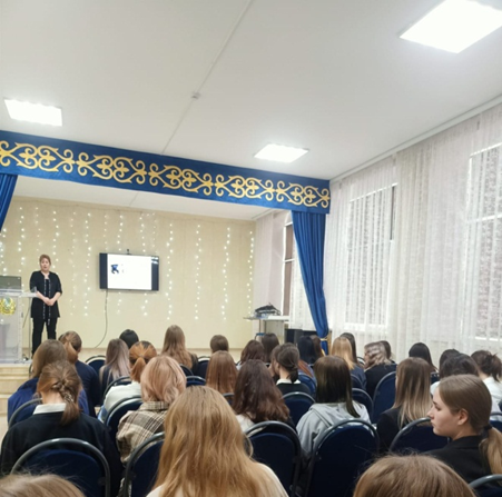 Жоғары сынып оқушыларының «Үлбі» дағдарыс орталығы өкілдерімен кездесуі\Встреча старшеклассников с представителями кризисного центра «Ульба».