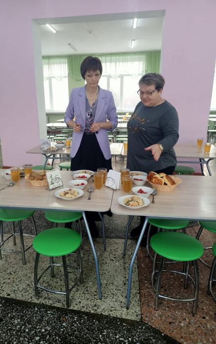 Мектеп асханасында тамақтың дәрумендеуін бақылау./Контроль витаминизации блюд в школьной столовой.