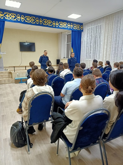 Мектеп оқушыларының кәмелетке толмағандардың құқықтарын қорғау  инспекторларымен кездесуі./Встреча школьников с инспекторами по охране и защите прав  несовершеннолетних.